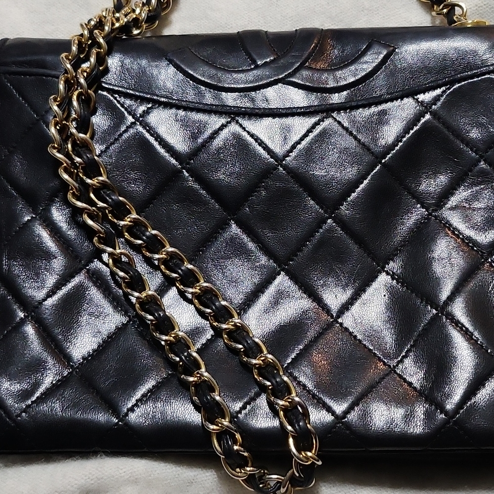 Elegant Unisex Black Lamb cross body bag.  Offers appreciated ❤️